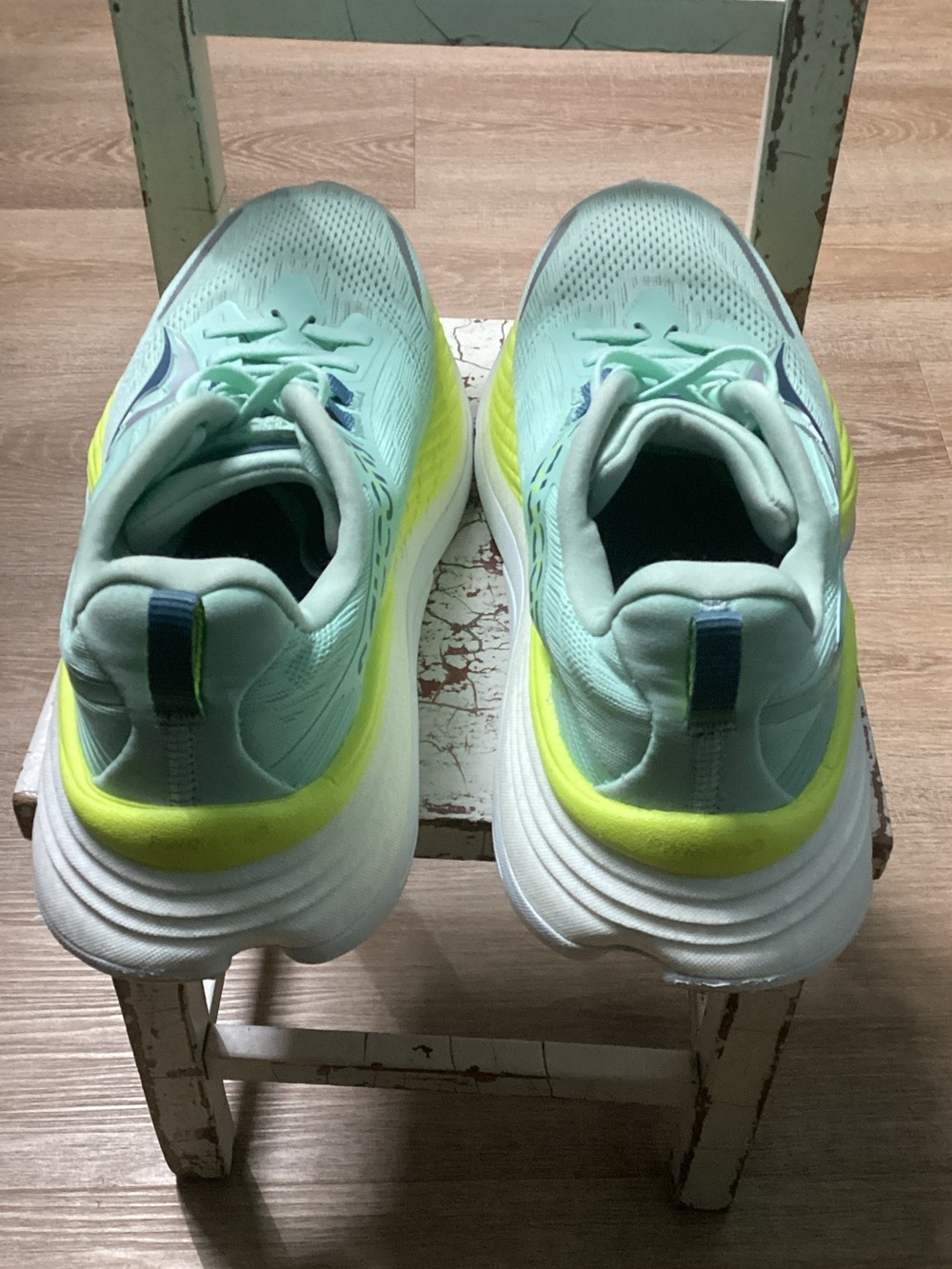 Saucony Women's Mint Green Running Shoes with Neon Yellow Accents US 9 EUR 40.5 - Picture 3 of 9